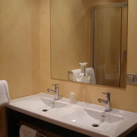 Hotel Area Serrano 2*